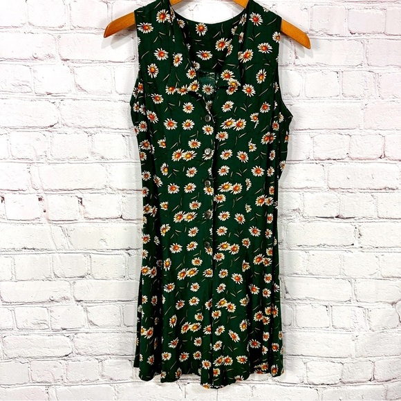 Unbranded Pants - Womens Romper Outfit size Small Green Daisy Floral Shorts Summer Jumper vacay